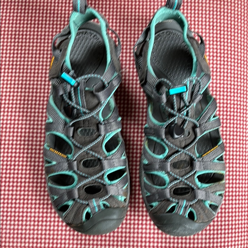 Keen waterproof, closed toe, casual/athletic sandal